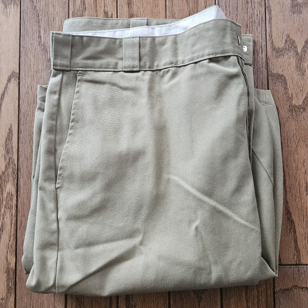 Dickies Shorts Size 44 Men’s Tan Cargo Pockets Logo Zipper
